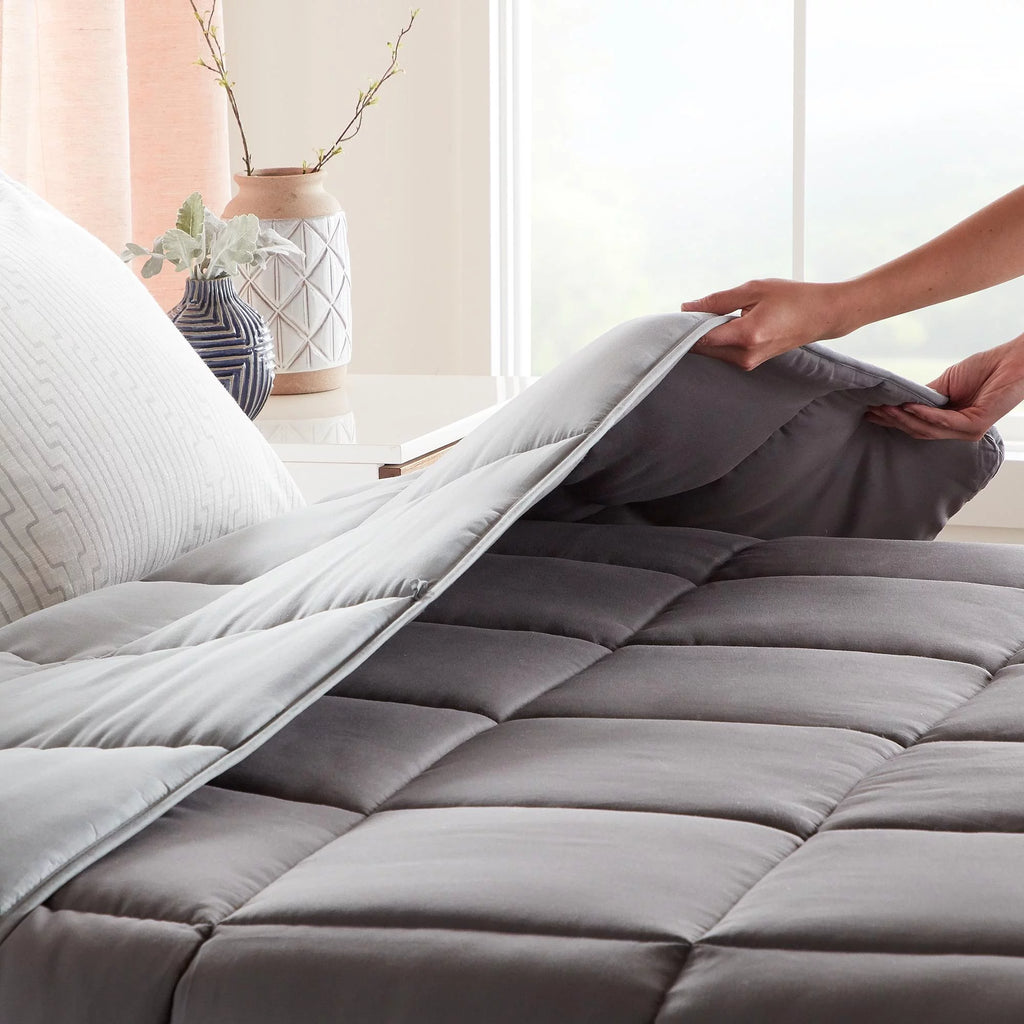 King Silver/Ash Down Alternative Comforter Q583135