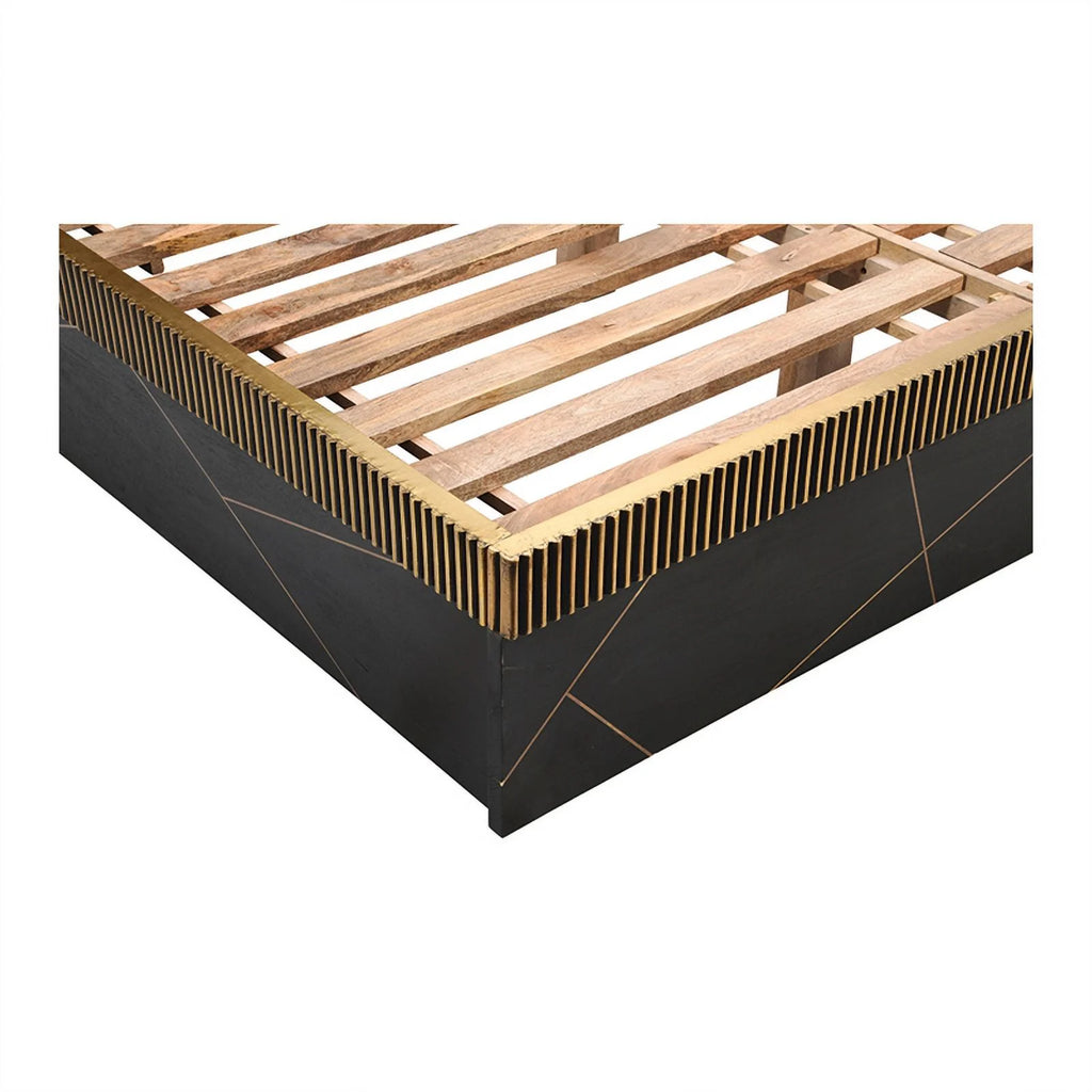 Queen Bed with Wood in Black/Gold Z8918