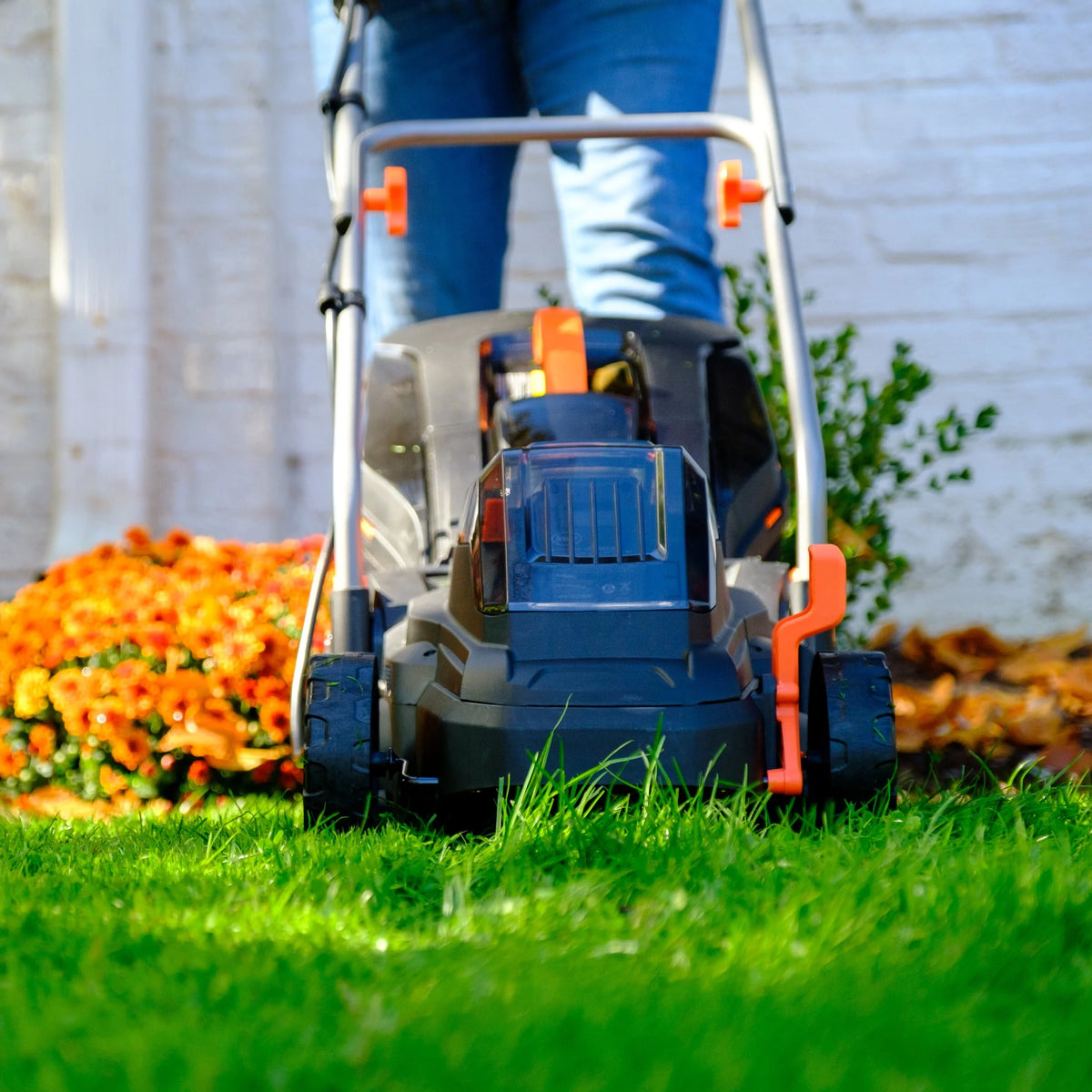 14-Inch 20-Volt Cordless Lawn Mower C458