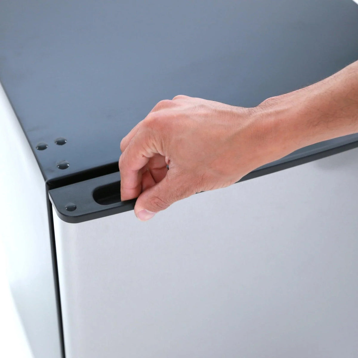 Compact Refrigerator Black On Stainless S4672