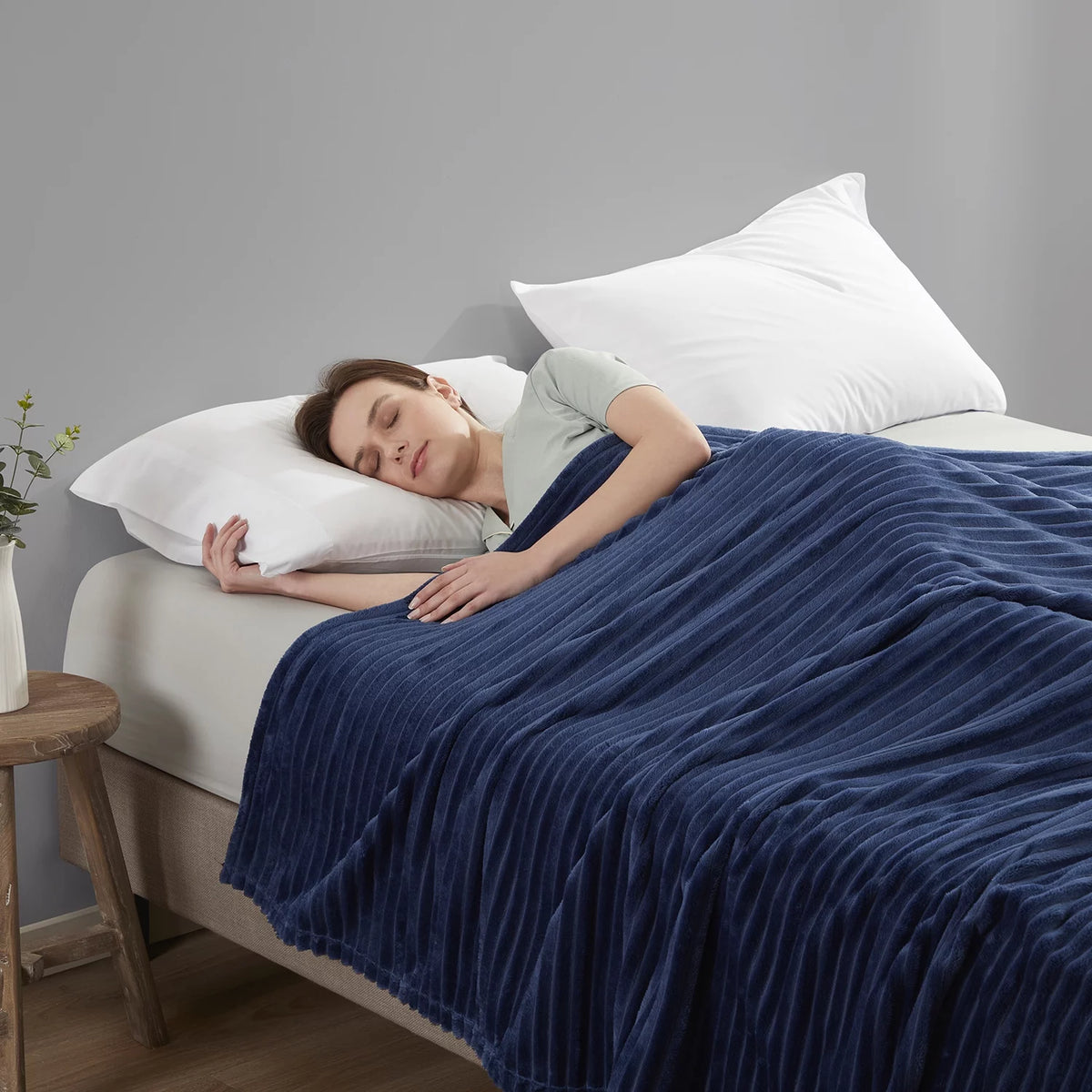 Soft Lightweight Plush Fleece Queen Size Blanket Z46417