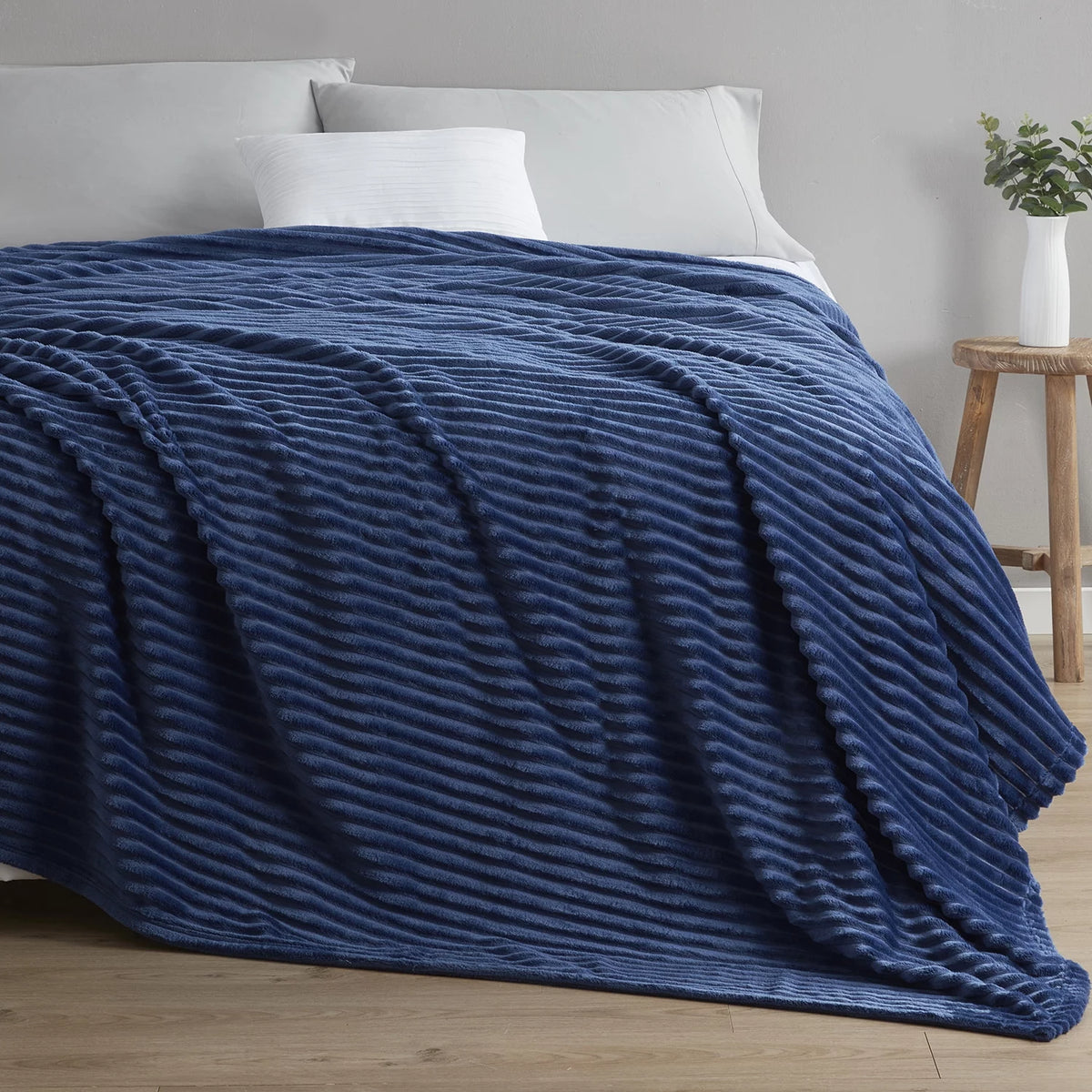 Soft Lightweight Plush Fleece Queen Size Blanket Z46417