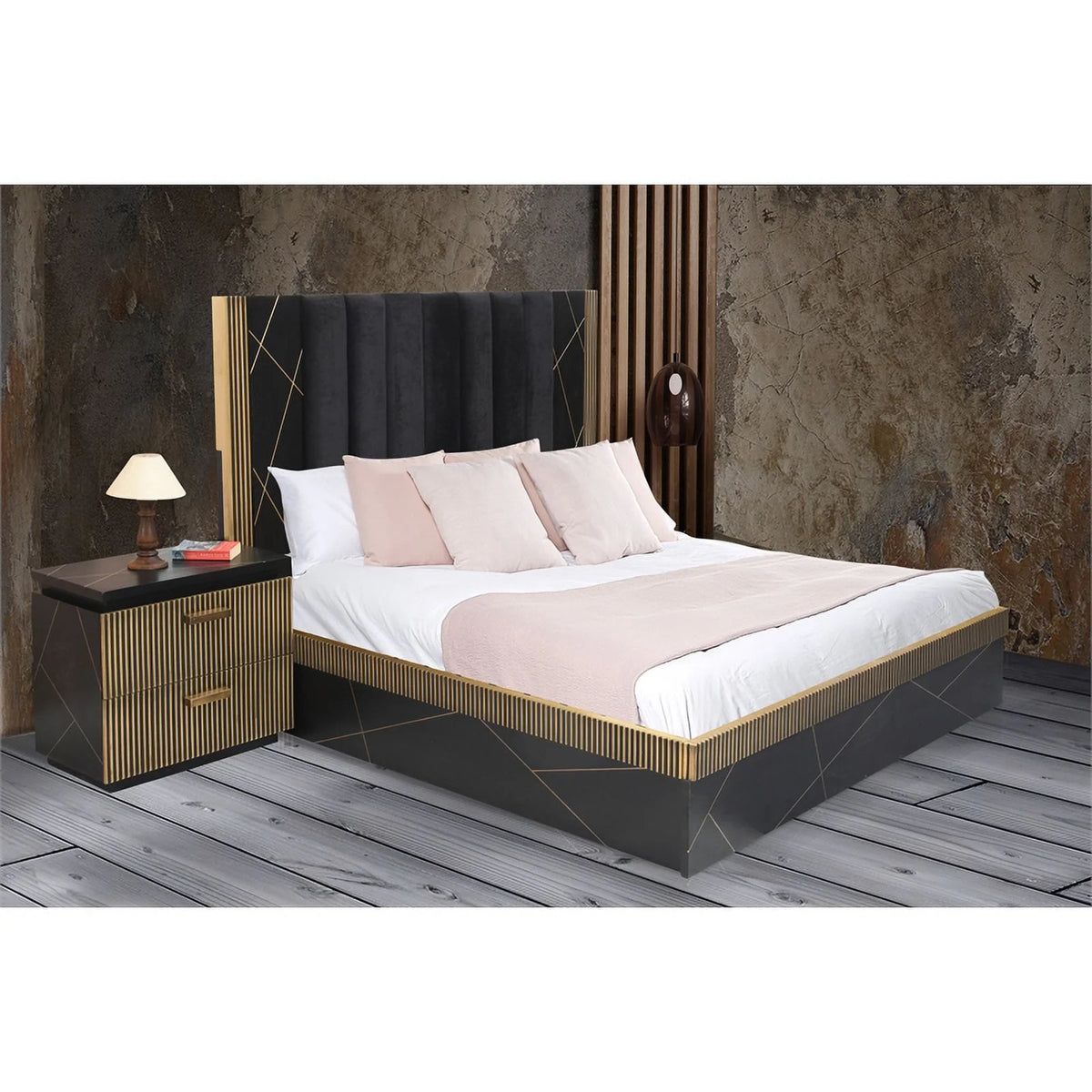 Queen Bed with Wood in Black/Gold Z8918