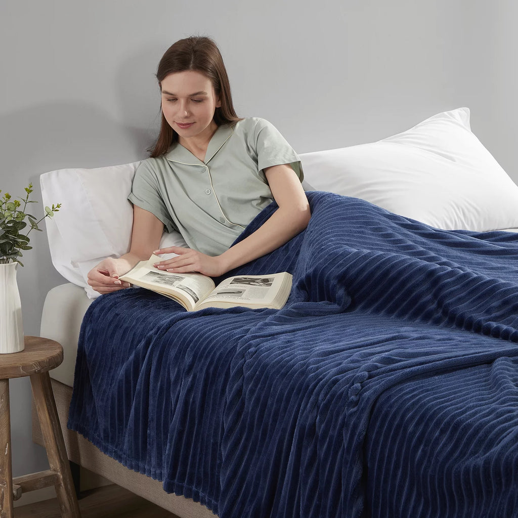 Soft Lightweight Plush Fleece Queen Size Blanket Z46417
