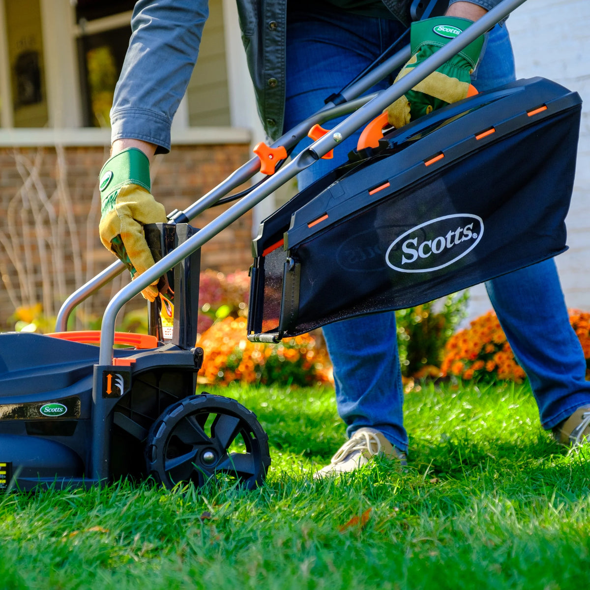 14-Inch 20-Volt Cordless Lawn Mower C458