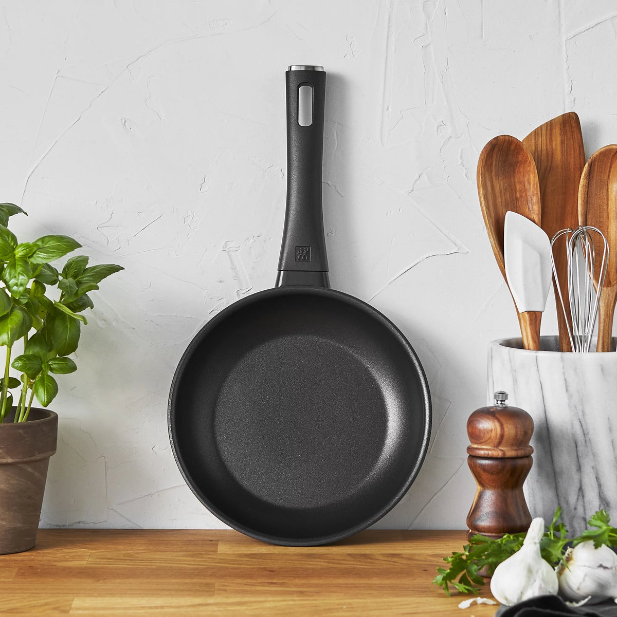 8" Nonstick Fry Pan R2881