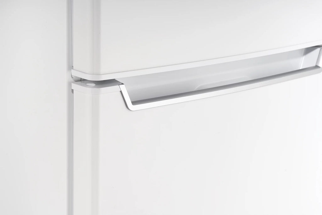 7.3 Cubic Feet 2 Door White Refrigerator G9646